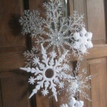 33 Ways To Use Snowflakes For Winter Home Decorating