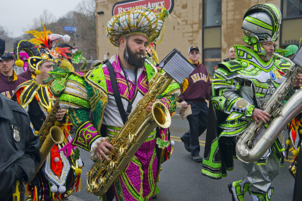 Eagles Jason Kelce Reprises His Mummers Dazzle In Manayunk Philly