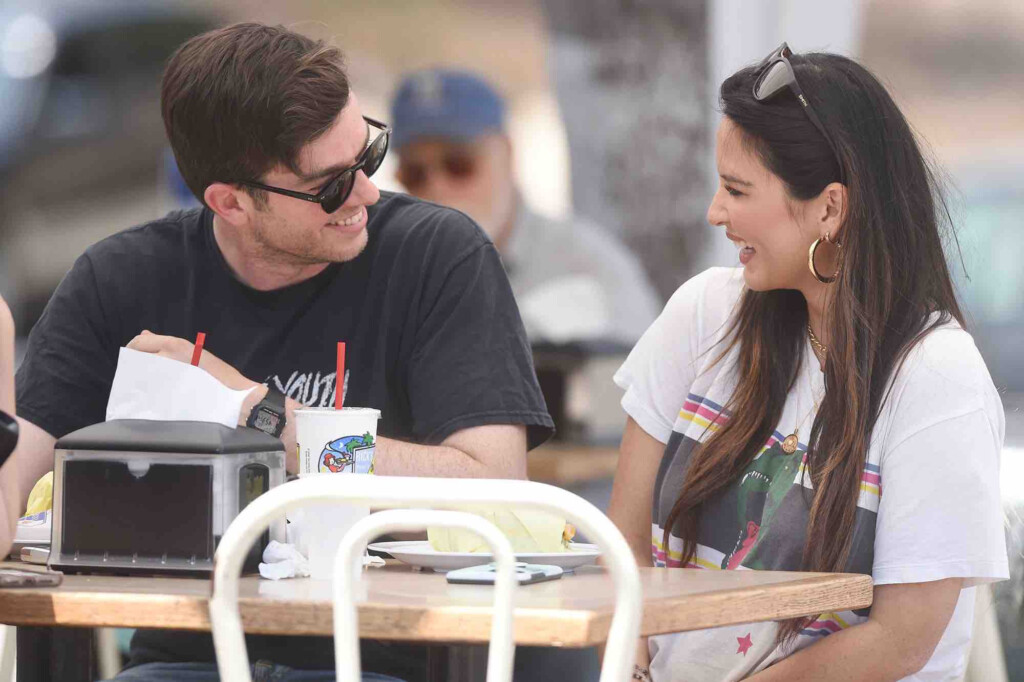 Is Olivia Munn Happy With Boyfriend And Baby Daddy John Mulaney Film 